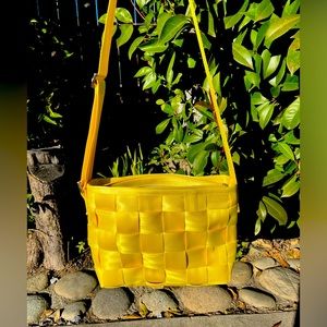 Beautiful BUTTERCUP messanger !